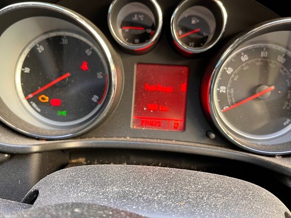 Vauxhall Insignia Hatchback, Diesel, 2011, Black