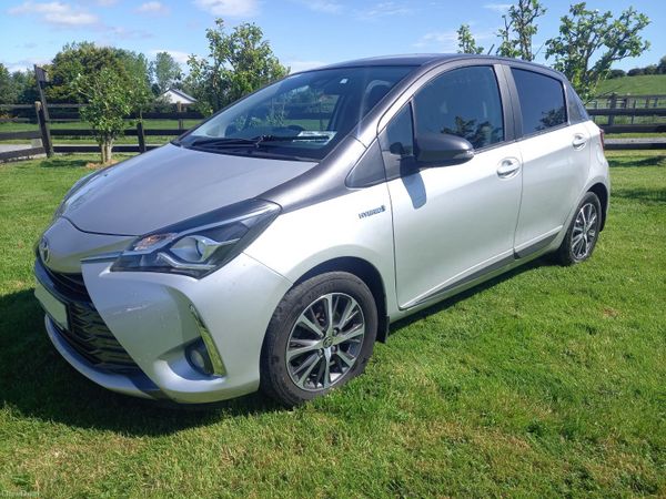 Toyota Yaris MPV, Petrol Hybrid, 2020, Grey