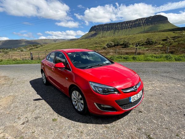 Opel Astra Saloon, Diesel, 2013, Red