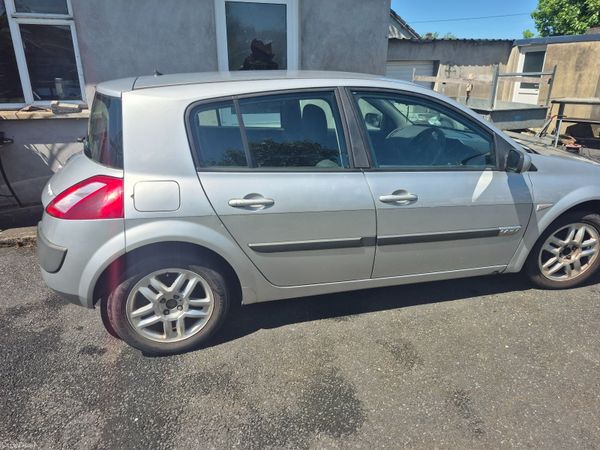 Renault Megane Hatchback, Petrol, 2005, Silver