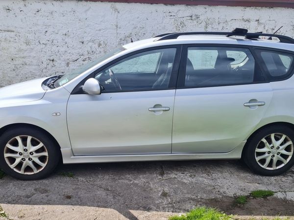 Hyundai i30 Estate, Diesel, 2011, Silver