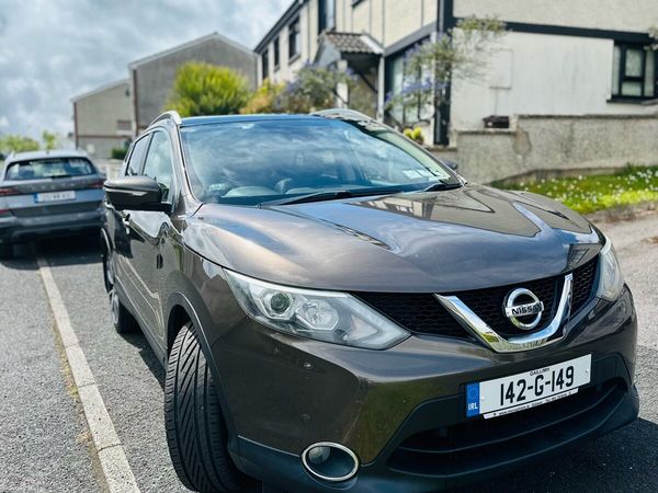 Nissan Qashqai Hatchback, Diesel, 2014, Brown