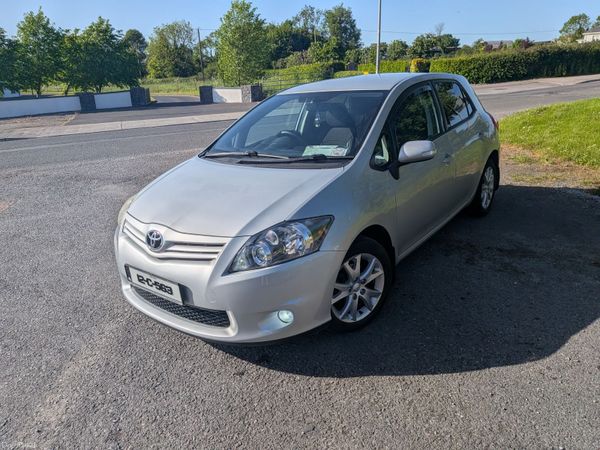 Toyota Auris Hatchback, Diesel, 2012, Silver
