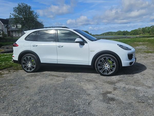 Porsche Cayenne SUV, Petrol Plug-in Hybrid, 2017, White