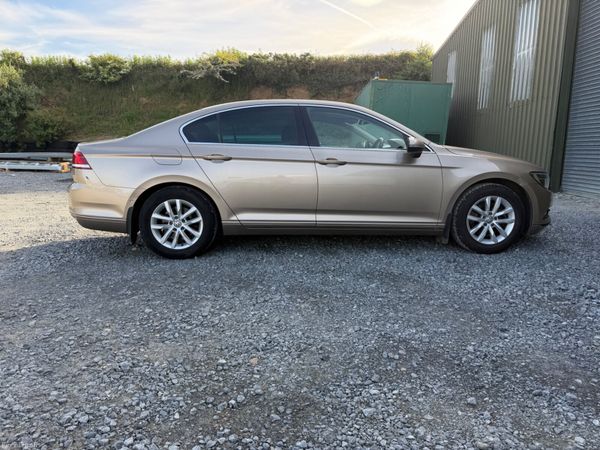 Volkswagen Passat Saloon, Diesel, 2016, Gold