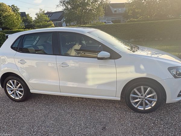 Volkswagen Polo Hatchback, Petrol, 2014, White
