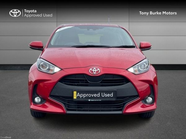 Toyota Yaris Hatchback, Petrol, 2022, Red