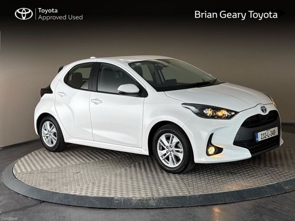 Toyota Yaris Hatchback, Petrol Hybrid, 2023, White