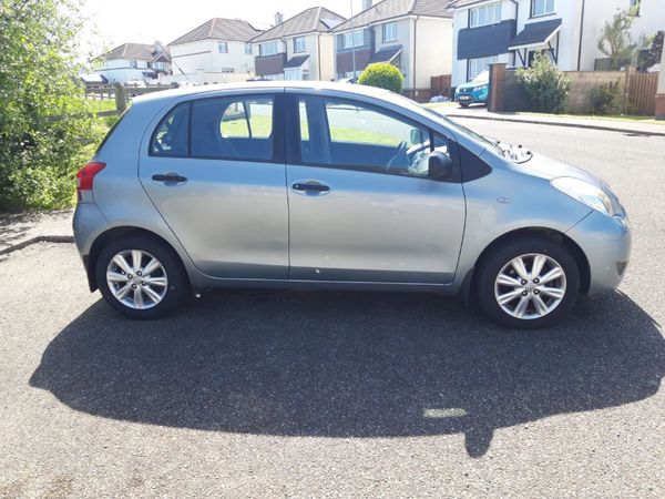 Toyota Yaris Hatchback, Petrol, 2011, Silver