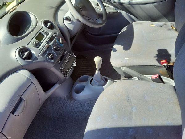 Toyota Yaris Hatchback, Petrol, 2003, Red