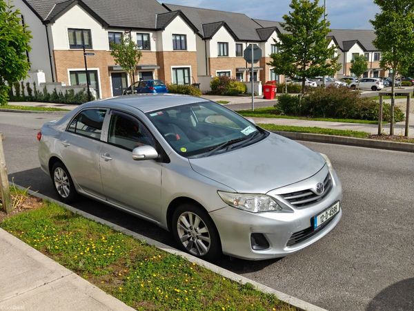 Toyota Corolla Saloon, Diesel, 2012, Silver