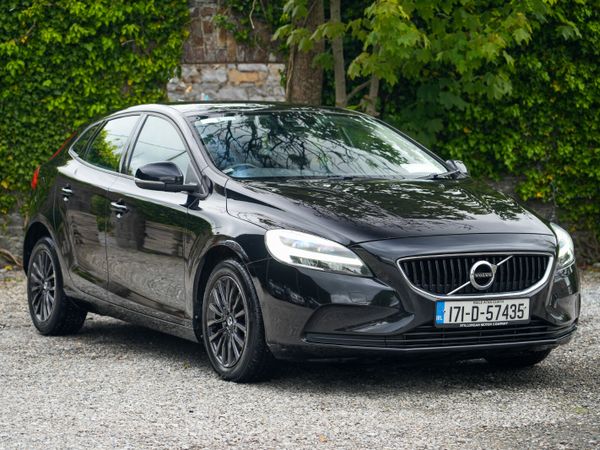 Volvo V40 Hatchback, Diesel, 2017, Black