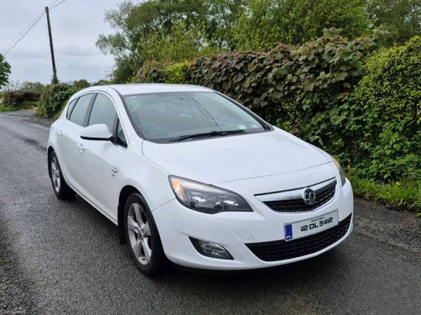 Vauxhall Astra Hatchback, Diesel, 2012, White