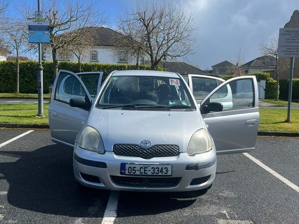 Toyota Yaris Hatchback, Petrol, 2005, Silver