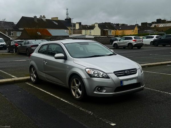 Kia Ceed Hatchback, Diesel, 2010, Silver