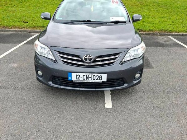 Toyota Corolla Saloon, Diesel, 2012, Grey