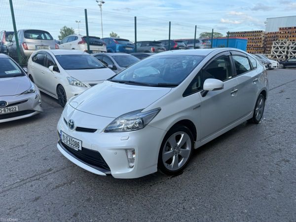 Toyota Prius Hatchback, Petrol Hybrid, 2015, White