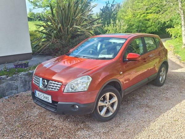 Nissan Qashqai Hatchback, Diesel, 2010, Red