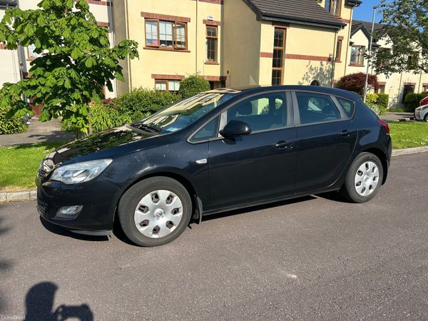 Vauxhall Astra Hatchback, Diesel, 2012, Black