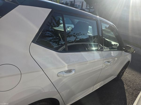 Skoda Fabia Hatchback, Petrol, 2016, White