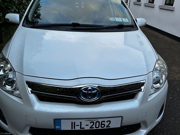 Toyota Auris Hatchback, Petrol Hybrid, 2011, White