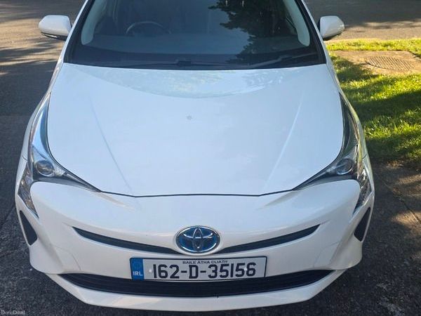 Toyota Prius Hatchback, Petrol Hybrid, 2016, White