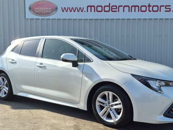 Toyota Corolla Hatchback, Petrol Hybrid, 2018, White