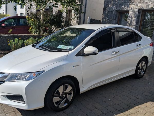 Honda Grace Saloon, Petrol Hybrid, 2015, White