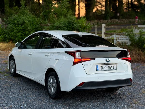 Toyota Prius Hatchback, Petrol Hybrid, 2021, White