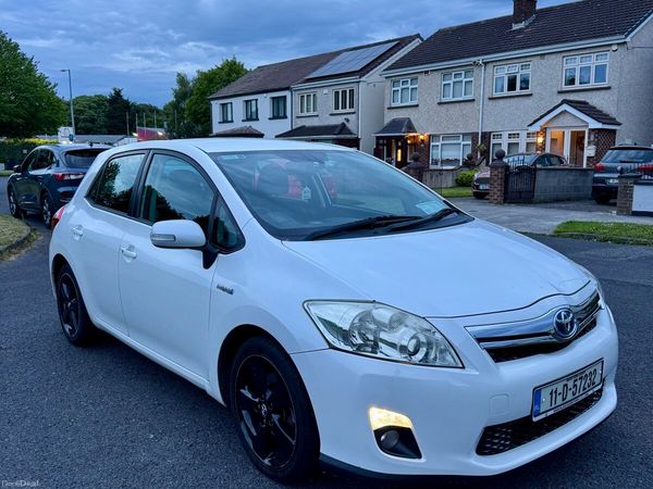 Toyota Auris Hatchback, Petrol Hybrid, 2011, White