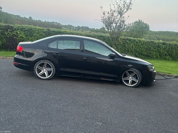 Volkswagen Jetta Saloon, Diesel, 2012, Black