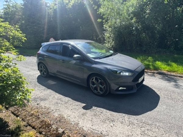 Ford Focus Hatchback, Diesel, 2017, Grey