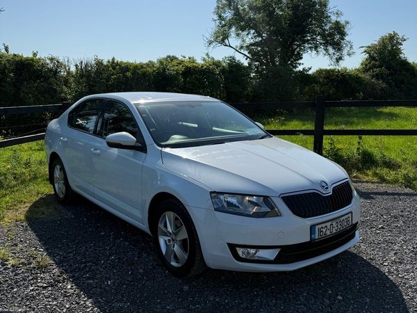 Skoda Octavia Hatchback, Diesel, 2016, White