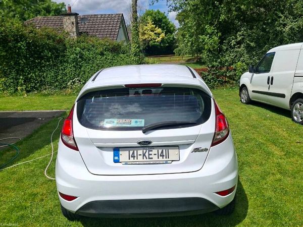 Ford Fiesta Hatchback, Petrol, 2014, White