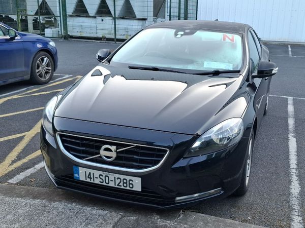 Volvo V40 Hatchback, Diesel, 2014, Black