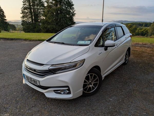 Honda Shuttle MPV, Petrol Hybrid, 2015, White