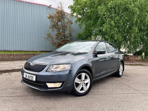 Skoda Octavia Saloon, Diesel, 2015, Grey