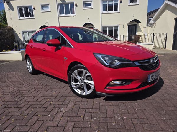 Opel Astra Hatchback, Petrol, 2015, Red