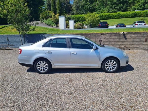 Volkswagen Jetta Saloon, Diesel, 2009, Silver