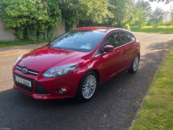 Ford Focus Hatchback, Petrol, 2012, Red