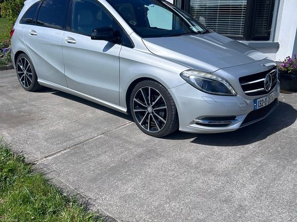 Mercedes-Benz B-Class MPV, Petrol, 2013, White