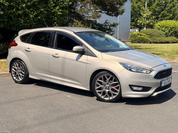 Ford Focus Hatchback, Petrol, 2015, Silver