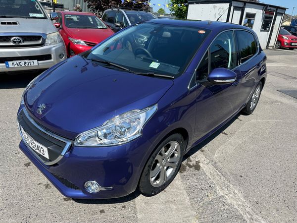 Peugeot 208 Hatchback, Petrol, 2015, Blue