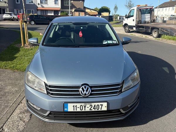 Volkswagen Passat Saloon, Petrol, 2011, Grey