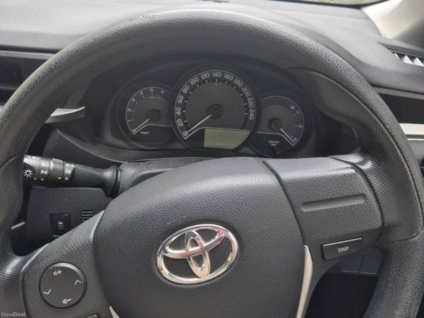 Toyota Corolla Saloon, Diesel, 2014, Silver