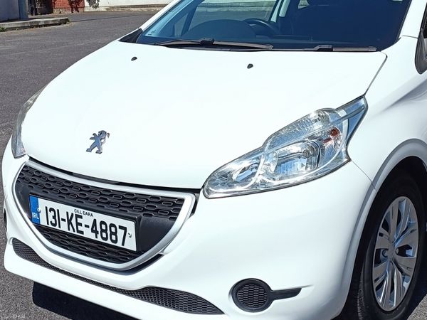 Peugeot 208 Hatchback, Petrol, 2013, White