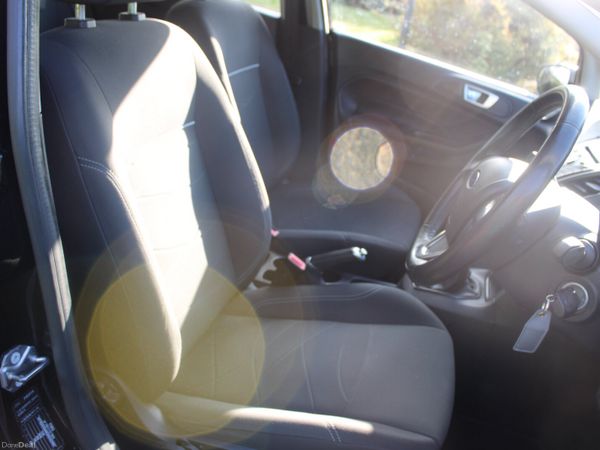 Nissan Qashqai Hatchback, Diesel, 2012, Red
