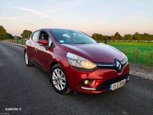 Renault Clio Hatchback, Petrol, 2017, Red