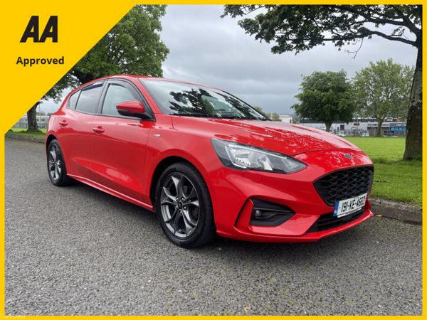 Ford Focus Hatchback, Petrol, 2019, Red