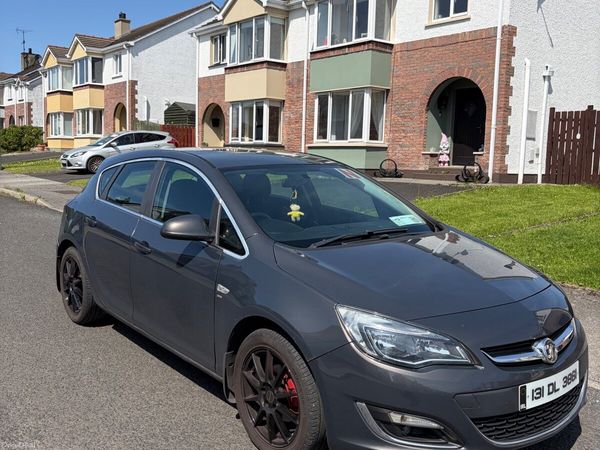 Vauxhall Astra Hatchback, Petrol, 2013, Grey